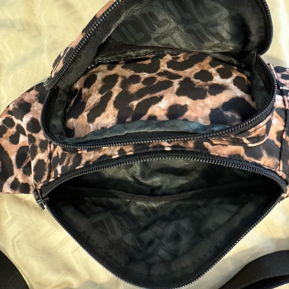 FILA CROSSBODY/FANNY PACK LEOPARD PRINT BAG - Picture 5 of 11